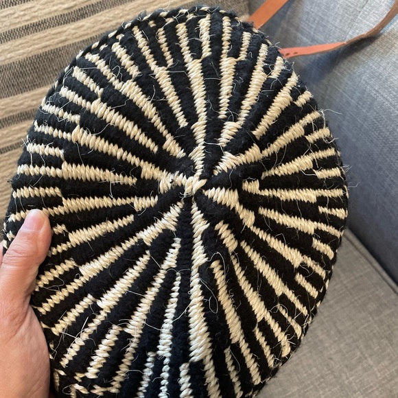 Woven geometric design bag - Picture 2 of 8